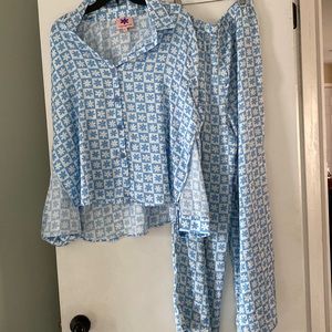 Super cute Lisa Says Gah! Silk PJs set.